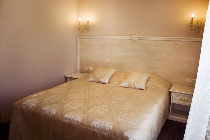 Room 12 of 42