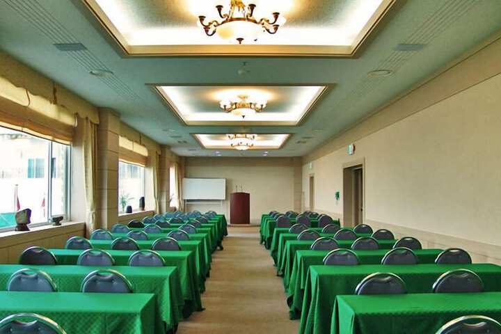 Ballroom/Hall 47 of 57