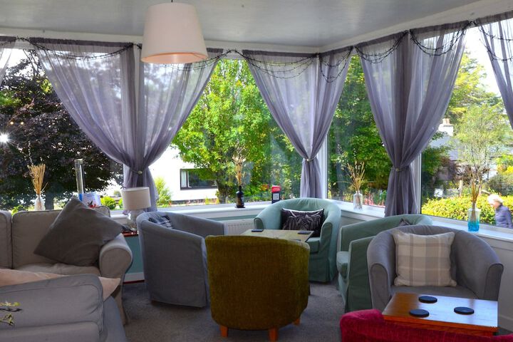 Lounge 50 of 52