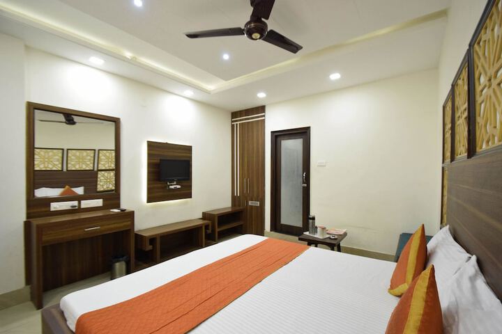 Room 11 of 23