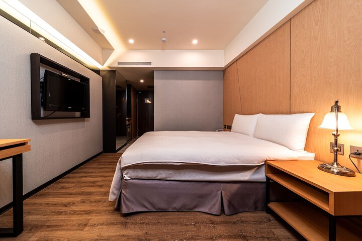 Room 4 of 51