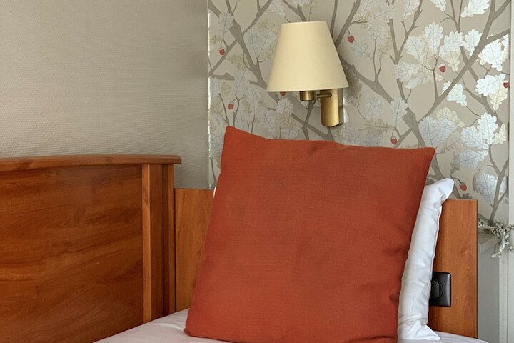 Room 8 of 49