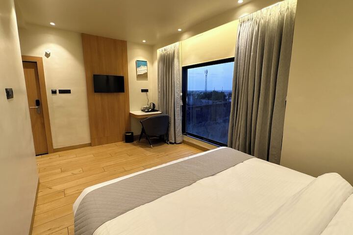 Room 10 of 36
