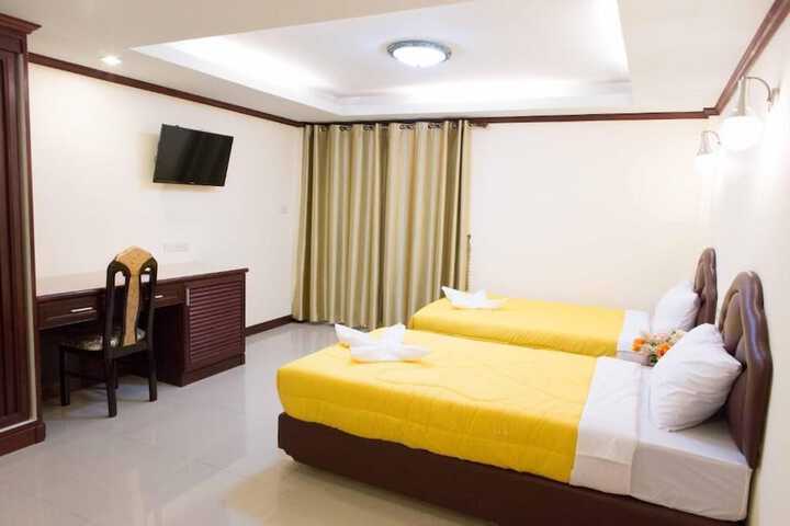 Room 10 of 37