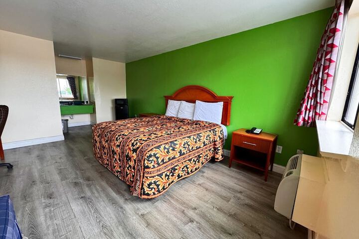 Room 9 of 24