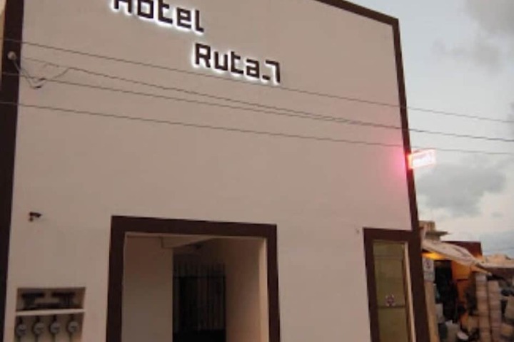 Hotel Exterior 10 of 11