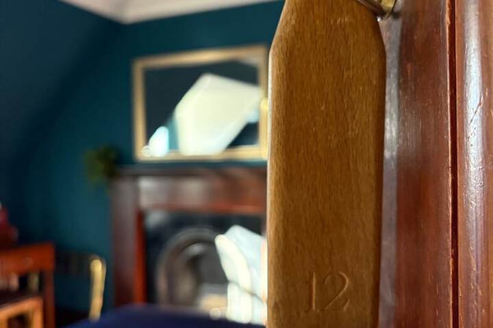 Room 24 of 84