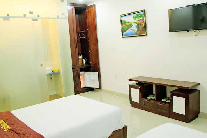 Room 3 of 17