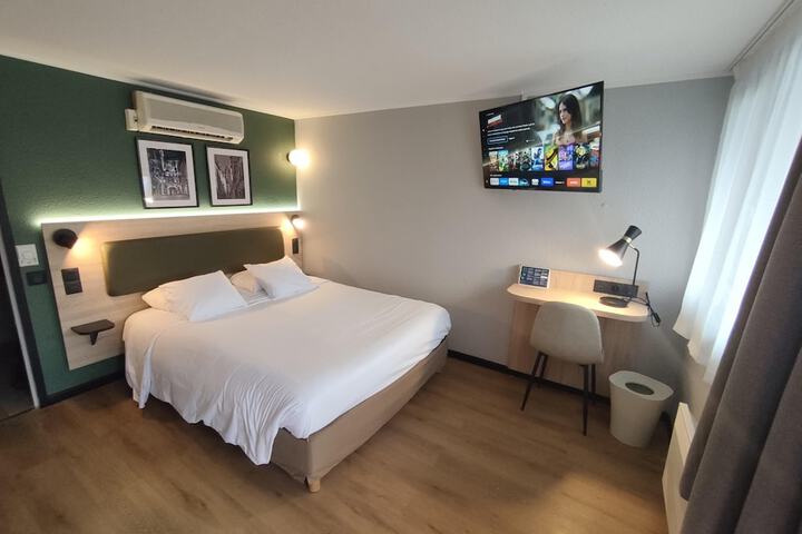 Room 13 of 35