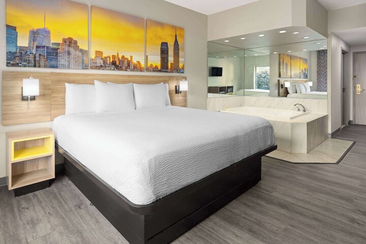 1 King Bed Mobility Accessible Bathtub with Grab Bars (11 of 34)