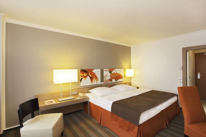 Room 10 of 36