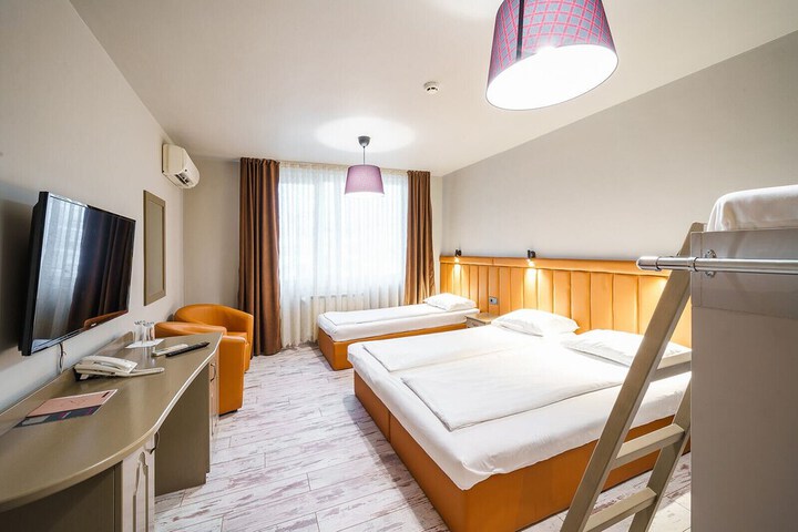 Room 16 of 34