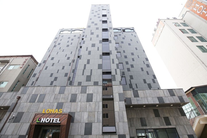 Hotel 27 of 31