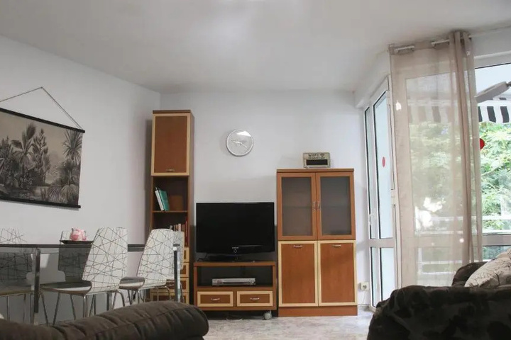 Room 5 of 13
