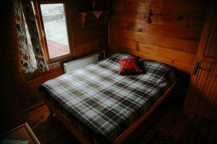 Room 12 of 77