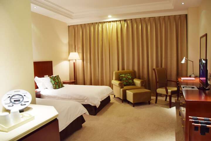 Room 8 of 34