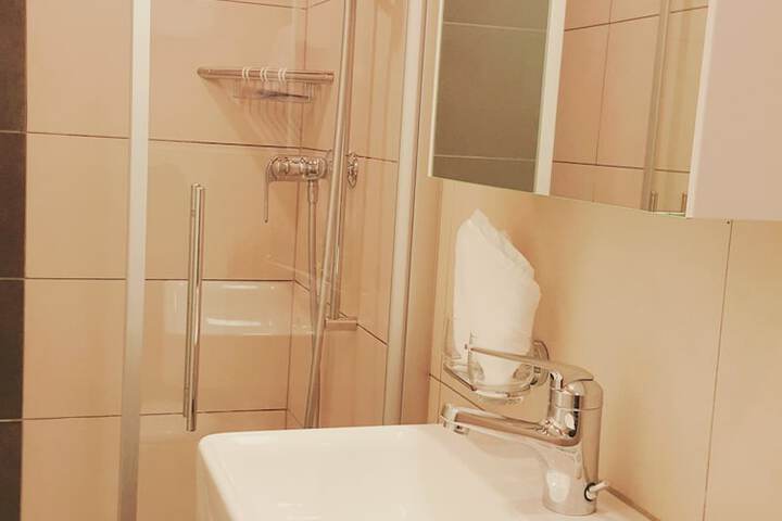 Room 6 of 21