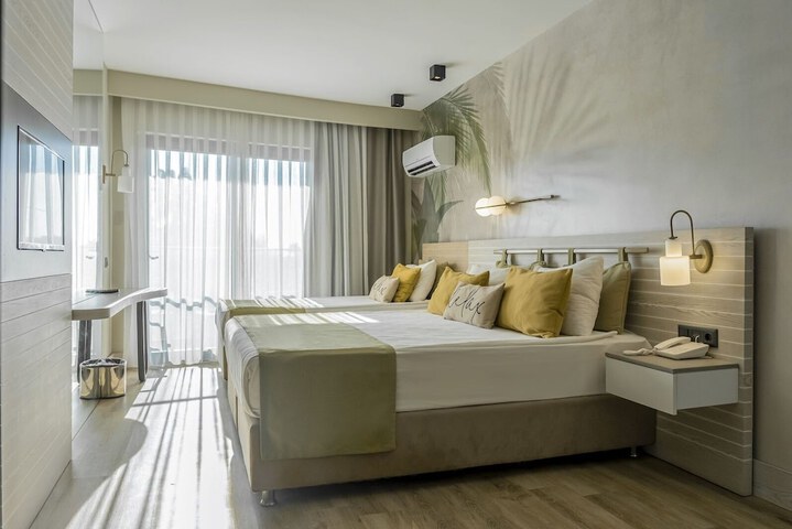 Room 10 of 30