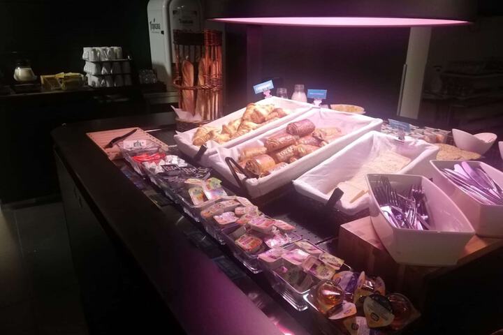 Breakfast area