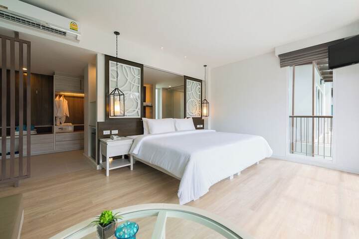Room 18 of 136