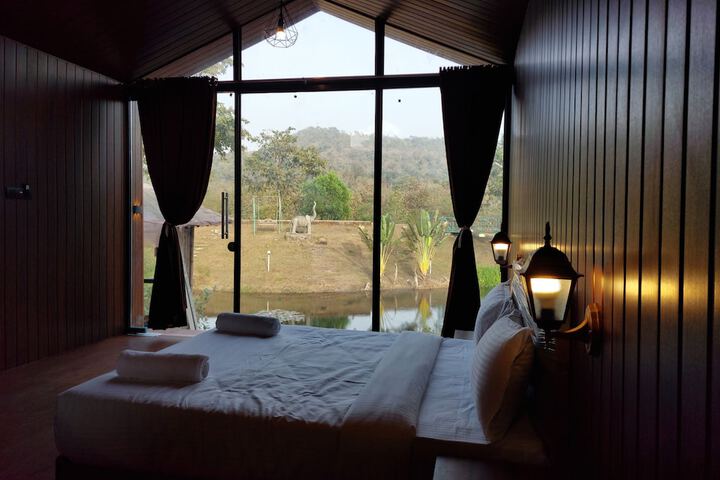 Room 15 of 102
