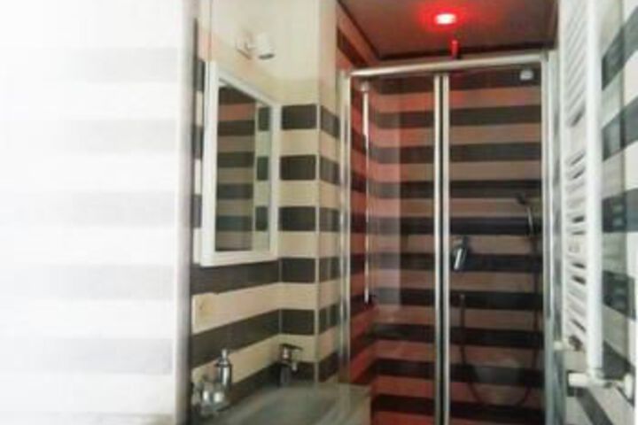 Room 2 of 27