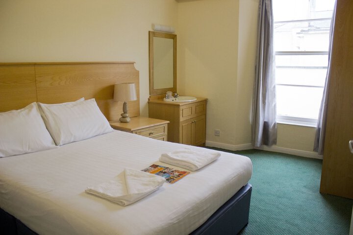 Room 25 of 76