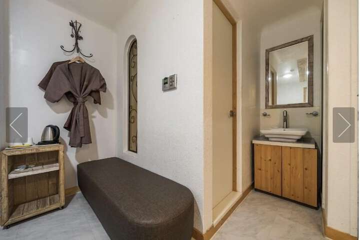 Room 37 of 111