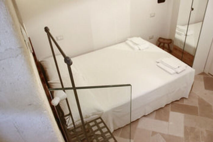 Room 12 of 19