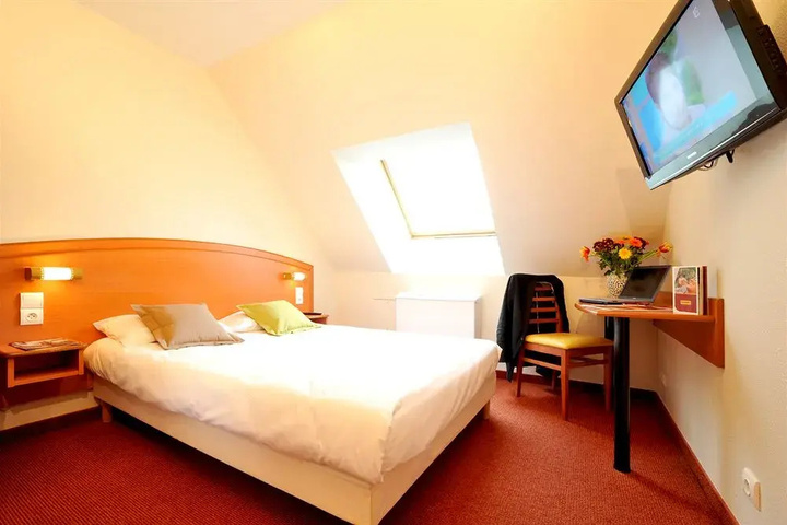 Room 6 of 24