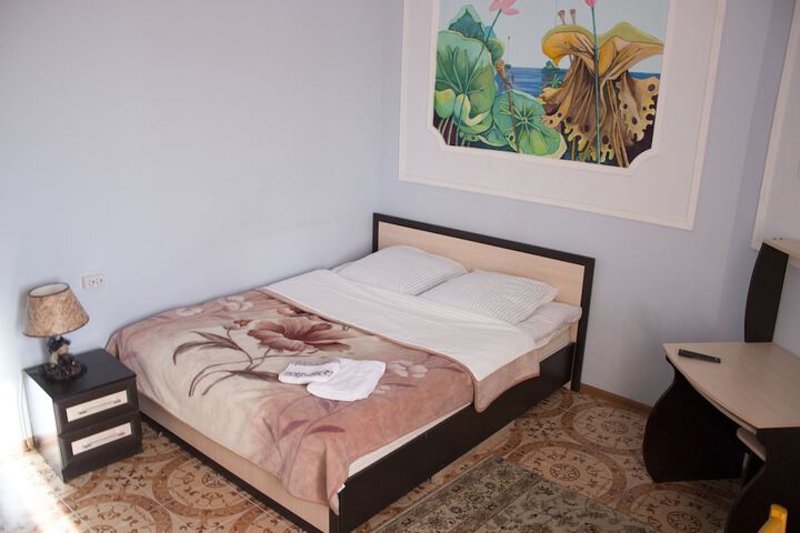 Room 10 of 29