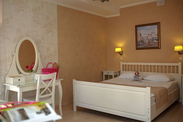 Room 10 of 34