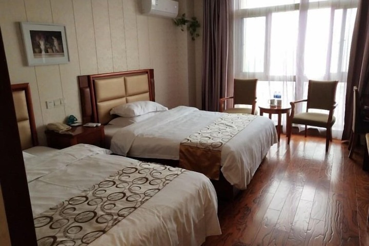 Room 4 of 17