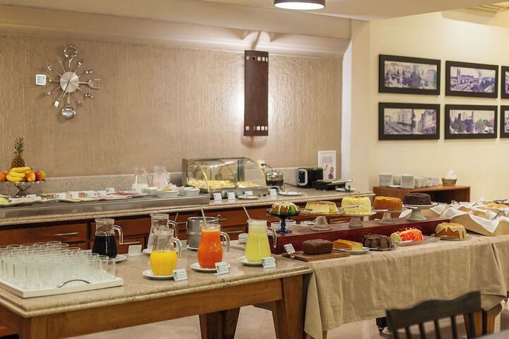 Breakfast/Coffee Service 19 of 31