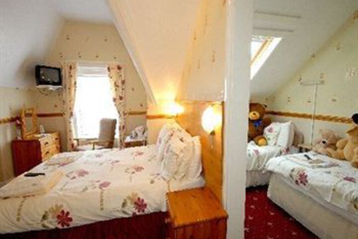 Room 4 of 7