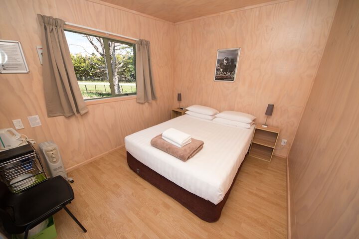 Room 5 of 38