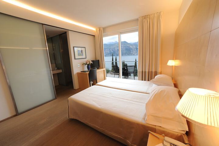 Room 3 of 74