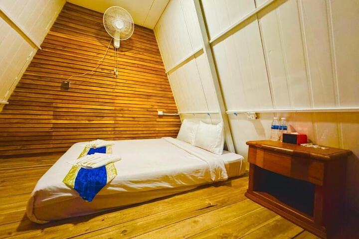 Room 3 of 9
