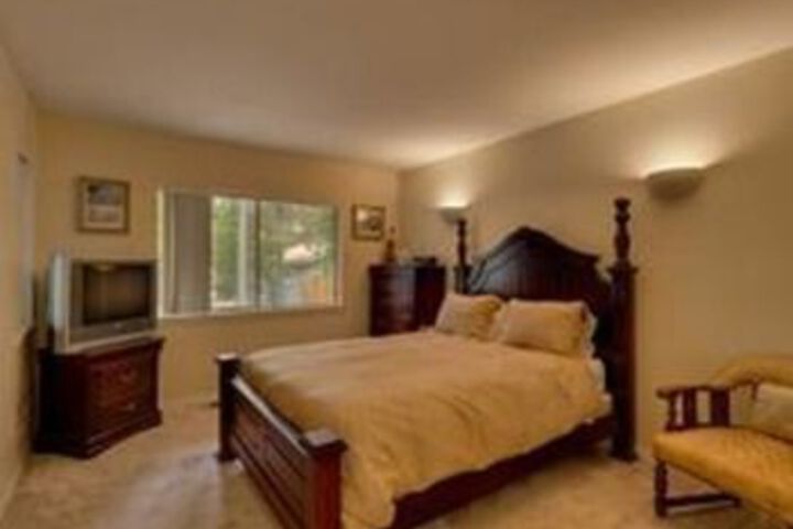 Room 8 of 18