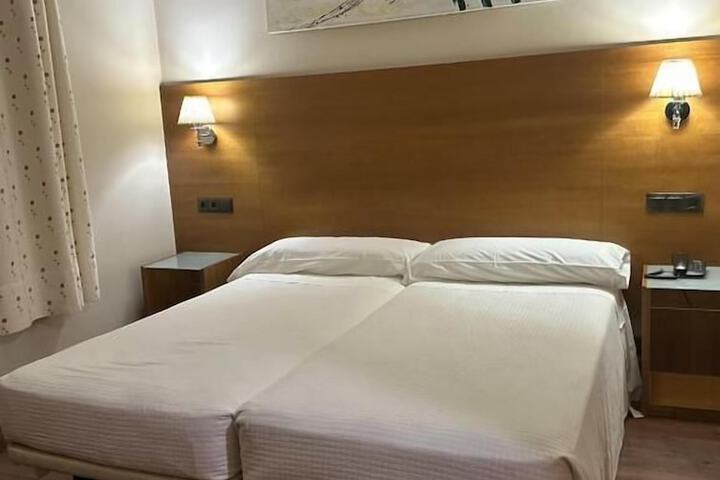 Room 5 of 12