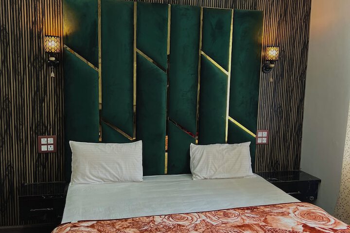 Room 12 of 30