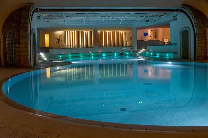 Pool 33 of 82