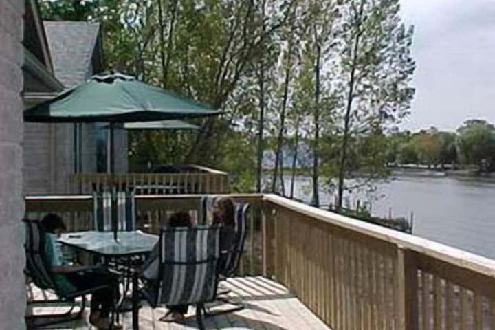 Sundeck 17 of 20
