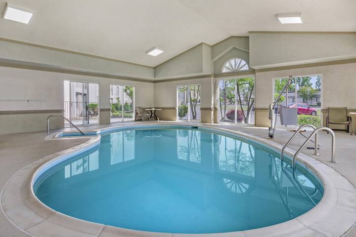 Hotel Pool