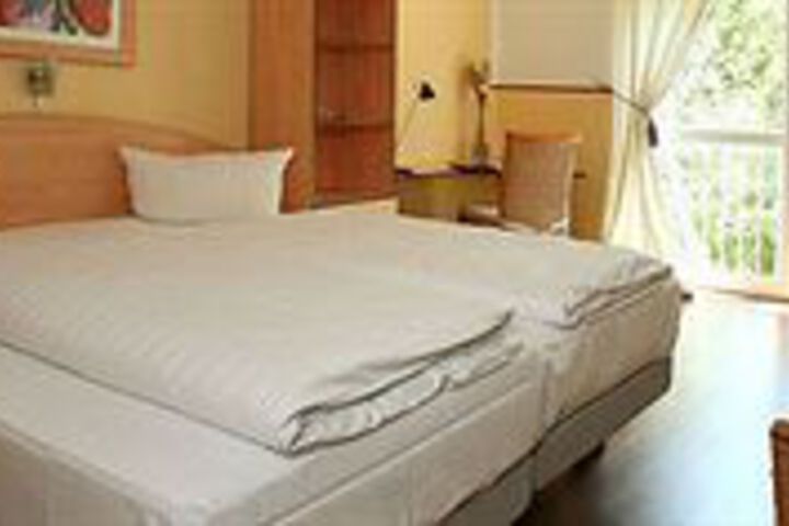 Room 6 of 15