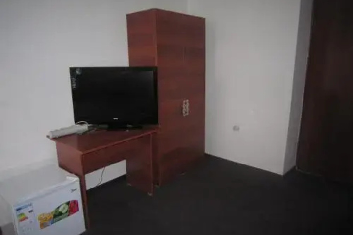 Room 2 of 8