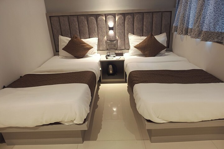 Room 35 of 65