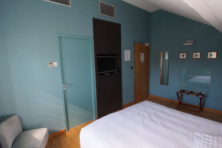 Room 79 of 103