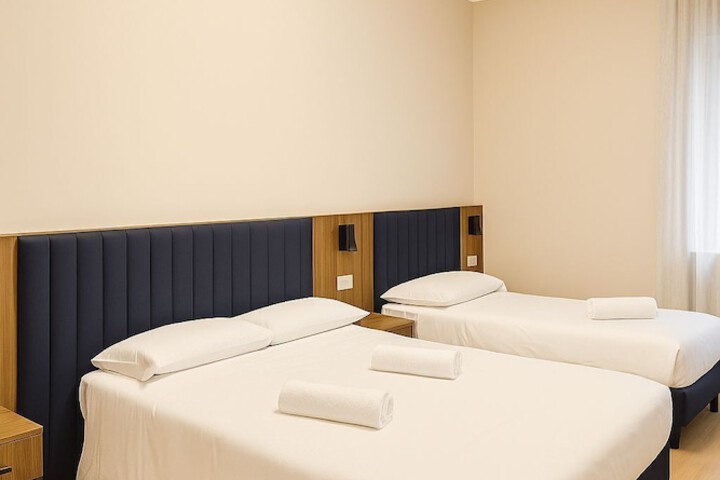 Room 7 of 16