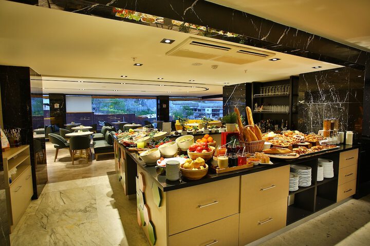 Dining 132 of 166